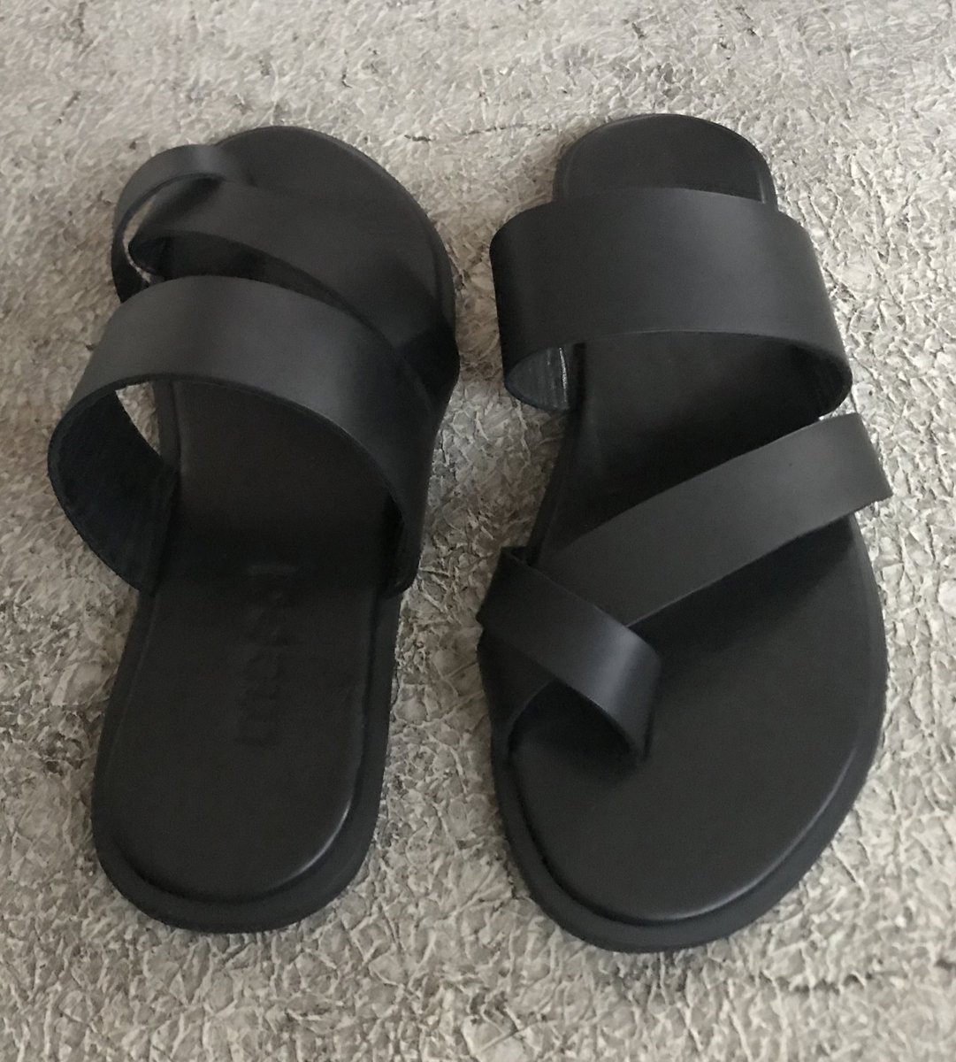 themeed_Design's tweet photo. Step into blessing this new month in comfort and style for a friendly price.
DM to have yours for 17$ only.
Cc @Themeed_Shoes for comfort and style.
#HarassBuhariOutOfLondon #EasterUpgradePromo #HappyNewMonth #aprilwish https://t.co/n4liIAdT2Y