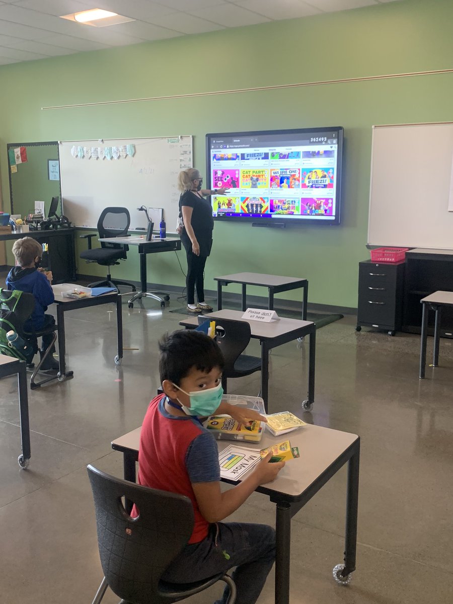 Hanging out with a few <a href="/NorthGresham_ES/">North Gresham Elementary School</a> Stars ✨ #LetsGoGBSD 🙌🏽