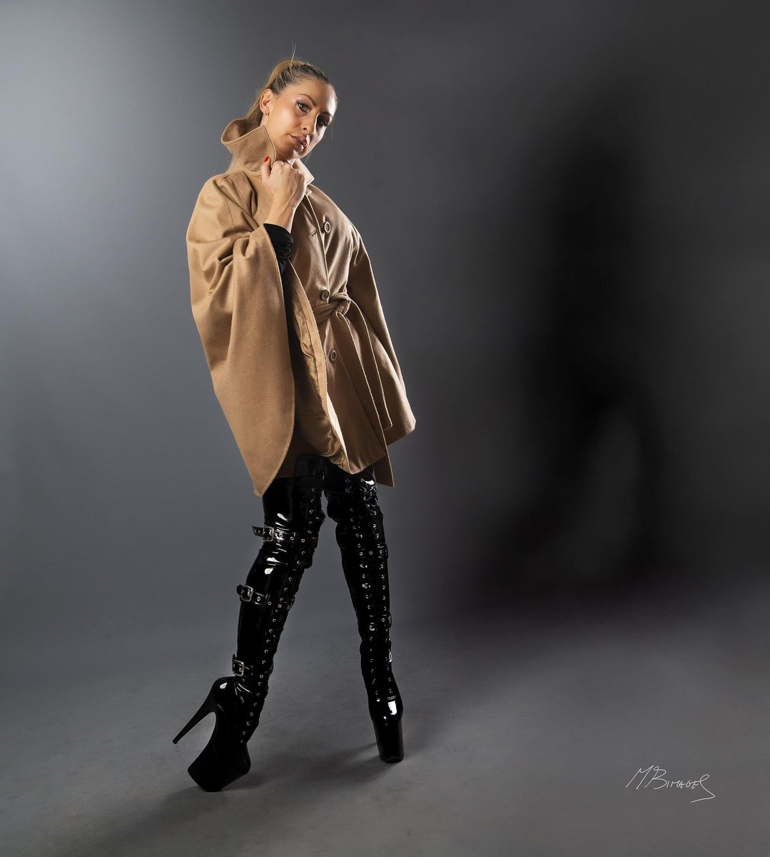 From my set #photography of february 2020 with Stefana Mauriello, who wants to #return to the #studio with normality!

#salaposa 
#COVID19italia
#periodocovid
#photographer
#fashionstyle
#fashionphoto