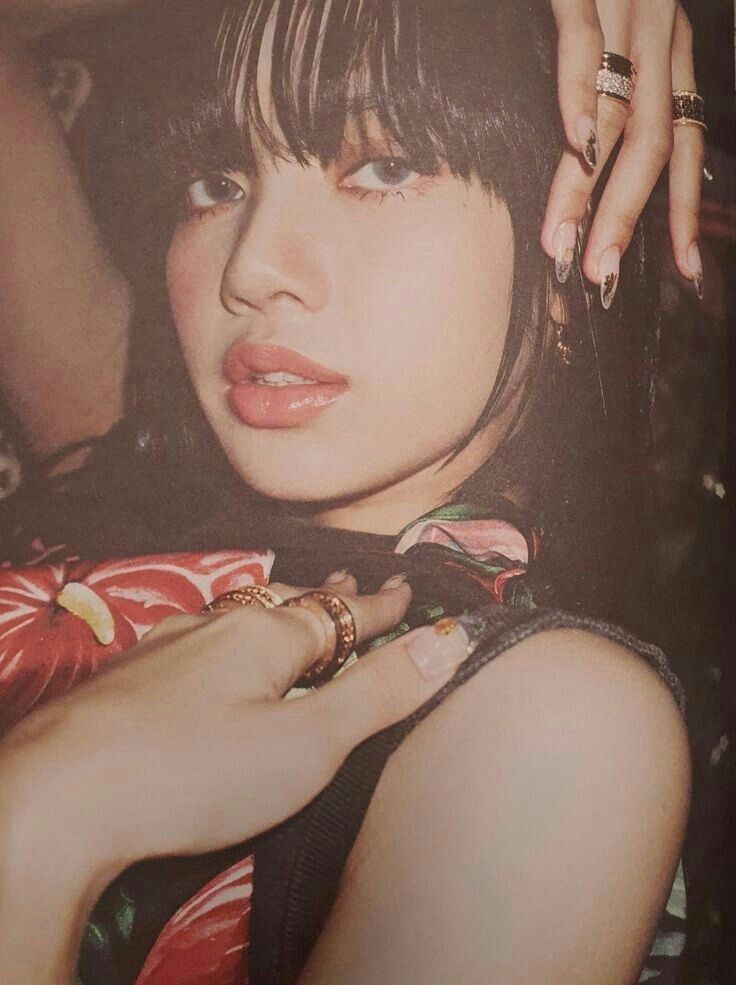 ifuckinblink's tweet photo. Lalisa Vintage bir kadın havası veriyor https://t.co/JX6jteQSeq