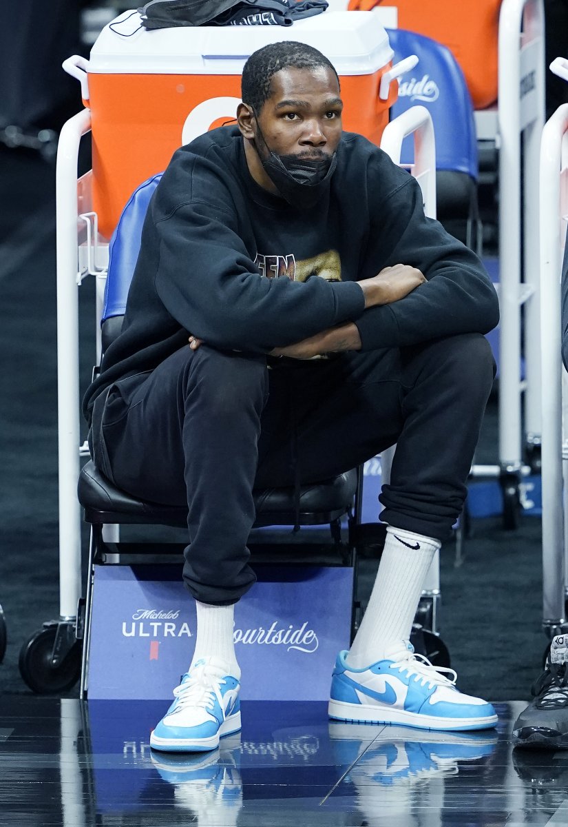 BleacherReport's tweet photo. NBA is fining Kevin Durant $50K for using “offensive and derogatory language” in his social media exchange with Michael Rapaport https://t.co/oTa8ymSknB