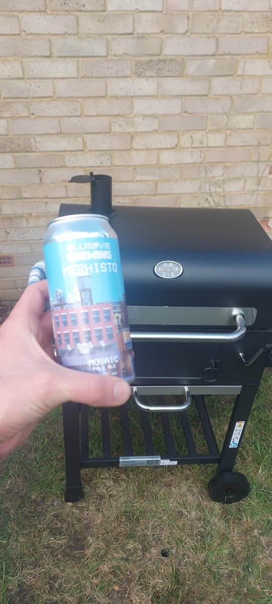Readingbeerfest's tweet photo. Anybody else crack out the barbecue this afternoon? What were your beers of choice with your burgers? 🍔 🍻 
We cracked into an @ElusiveBrew Mephisto pale ale

#beer #bbqbeers #rdguk #lockdownbeers https://t.co/4NzghK8b48