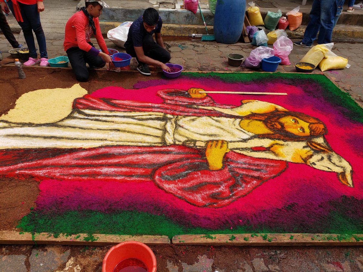 #2Abril Alfombras Pasionarias de la ciudad de León, una tradición religiosa que pasa de generación en generación. 
<a href="/Nzoesilva/">𝚉𝚘𝚎 𝚂𝚒𝚕𝚟𝚊 ✨</a> <a href="/visitnicaragua/">Visit Nicaragua</a>
#LeonRevolucion #UnidosEnVictorias