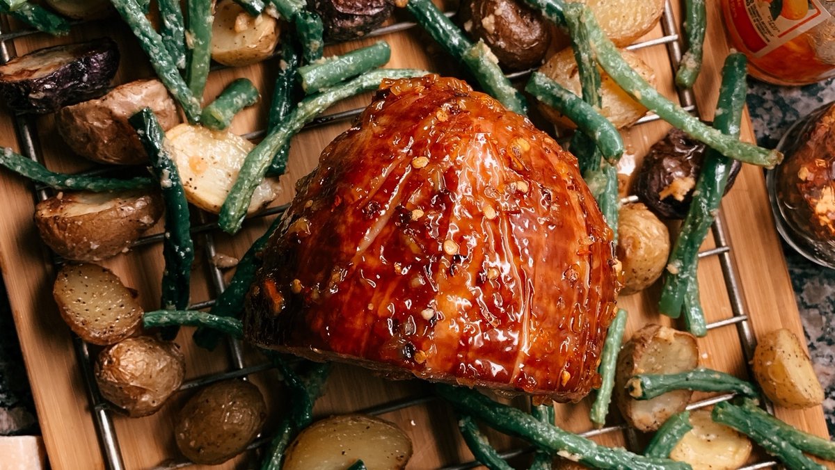 dishwithkish's tweet photo. Starting the long weekend off with something sweet and spicy: Baked Ham with a Marmalade, Ginger &amp; Chilli Glaze. 

https://t.co/fKSxd6AfDK

#recipe #dinner #recipe #foodblogger #foodblog #recipeideas #recipes #bakedham #glazedham #dinnerideas #foodideas #sweet #spicy https://t.co/GkPXJgpZb3