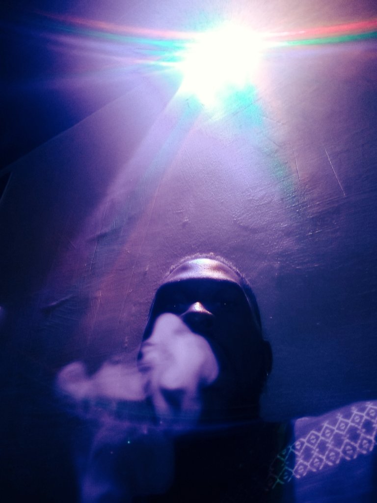 teddydoherty_'s tweet photo. J'suis à @ShishahouseYde je fume la meilleure Shisha de la ville en réécoutant L'EP de @krys_kofi #TPIO https://t.co/RkCTN2cj71
