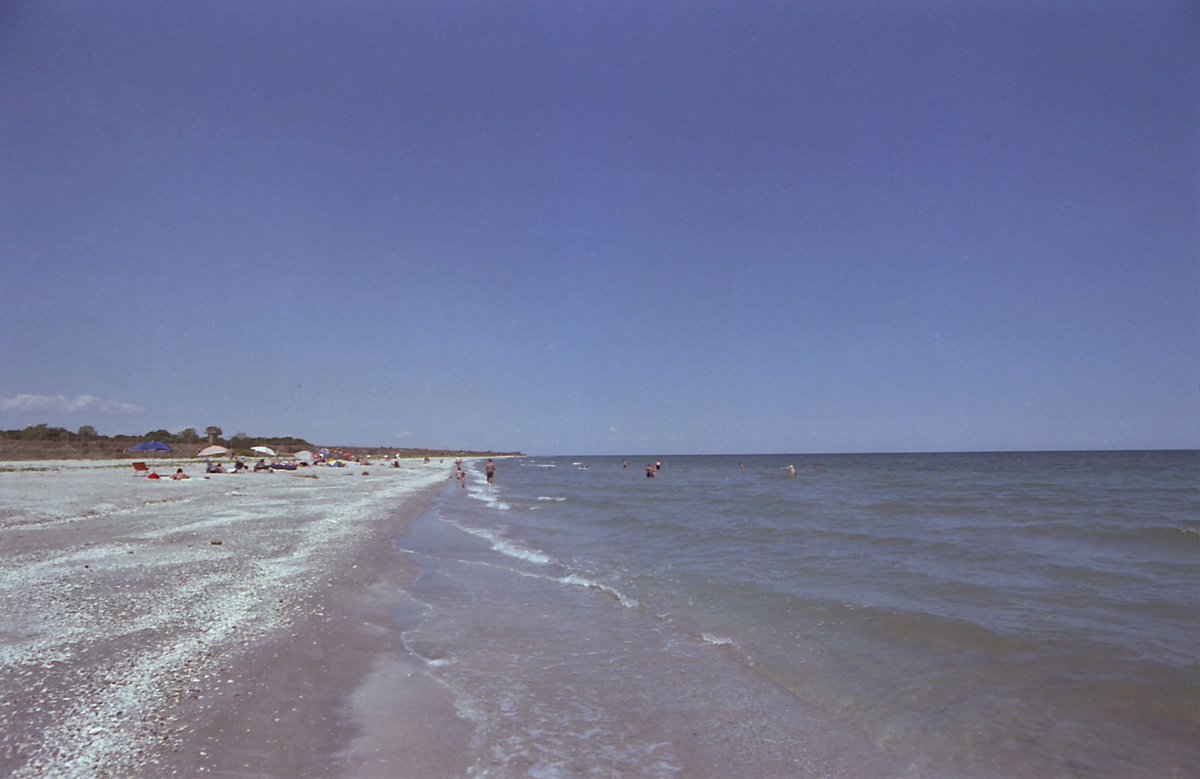 VictorCruceru's tweet photo. Beach at The Black Sea
#believeinfilm #filmphotography #fujifilm #eterna250d #ECN2 #minolta #dynax7 #blacksea #cobru https://t.co/K7B6ZEySQq
