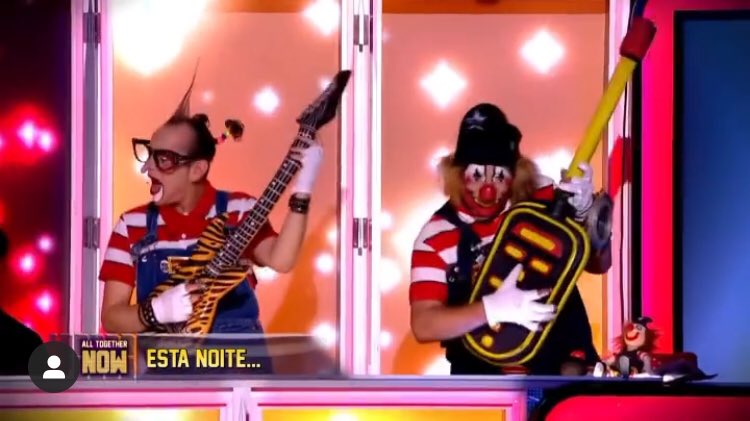 InesCross94's tweet photo. “Comando na mão e carrega no botão!”
Sdds 🥲🥲🥲
#AllTogetherNow #batatoon https://t.co/YIjzDnNkHX