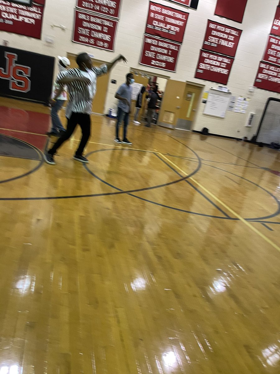 EnriqueForRI's tweet photo. Shooting hoops today at school with the kids! 🏀 #pvdstrong ✊🏿✊🏾✊🏼 https://t.co/yP87RiKV81