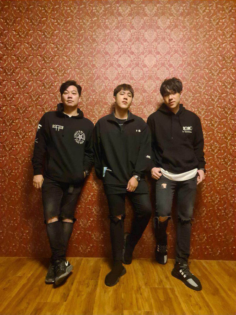 kangsom_pantip's tweet photo. KS” & KS crew Today 😍 @ Route 99
หล่อเท่ยกทีมเลยจ้า
ขอบคุณรูปจากพี่น้ำค่ะ 🙏
#แกงส้ม #KANGSOMKS #KS26032021 #ROUTE99 #KSTOUR #KORAT #NAKHONRATCHASIMA #ร้านสละโสด #สละโสดโคราช #รูท99 https://t.co/1xZguCWIYG