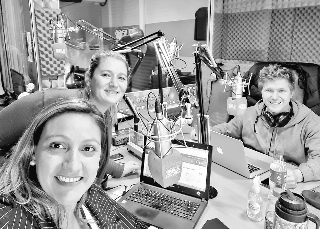 sofiradio19's tweet photo. Todos y todas listas para arrancar el #Viernes con el equipo de @koryush @NachoCastroQ y Visstor en @AntesQSTarde de 14 a 17 hs en #FMasters https://t.co/t2k4Ay1lKg