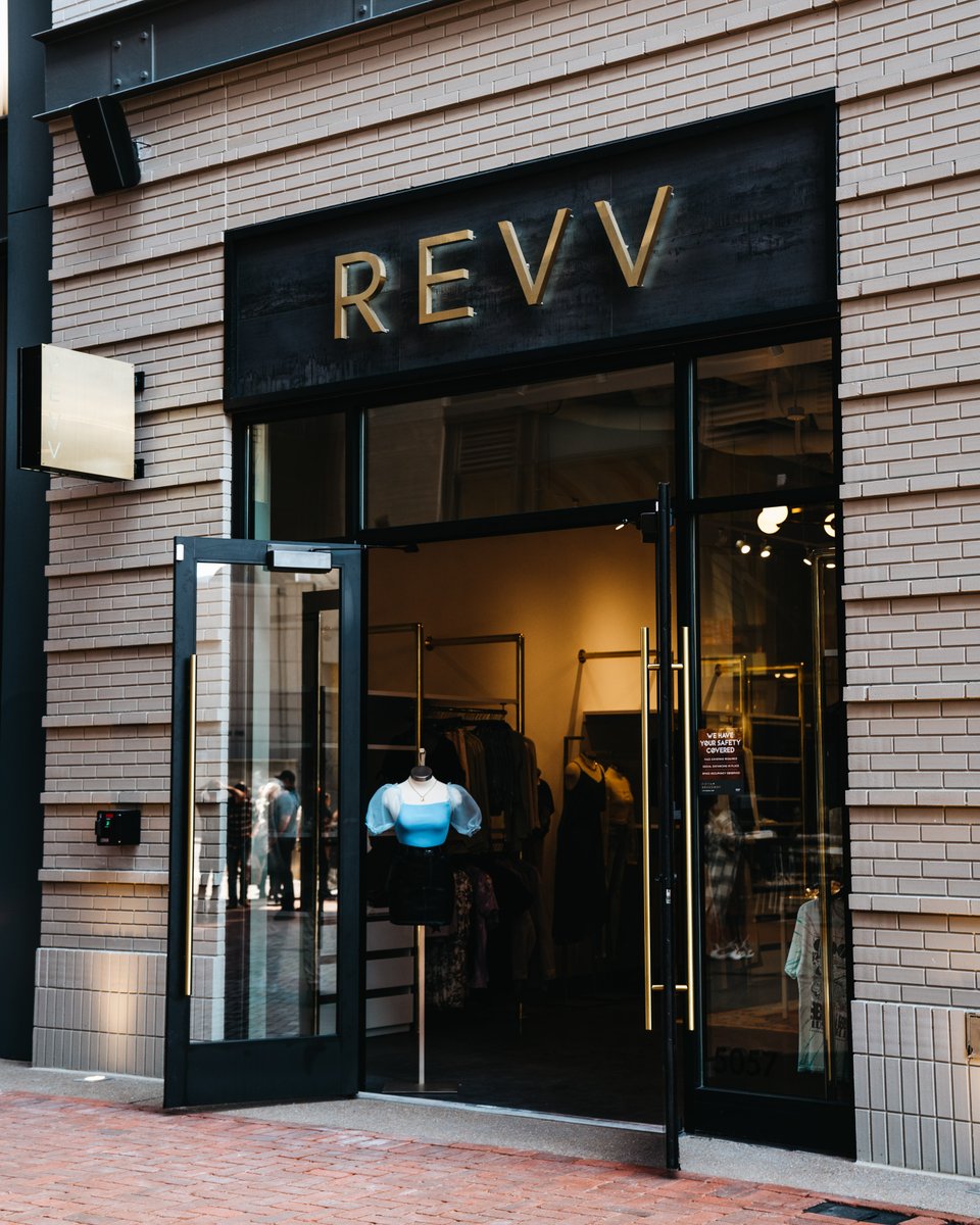 FifthandB's tweet photo. ⚡️ Tenant Spotlight Post⚡️ There's no need to introduce @thenashcoll and @shoprevv- while these boutiques are new to 5+B, they've been loved by Nashville locals and visitors for quite some time. 🙌 We're so lucky that Laci Bonner decided to open NASH and Revv right here at 5+B! https://t.co/AbUMQ32WpN