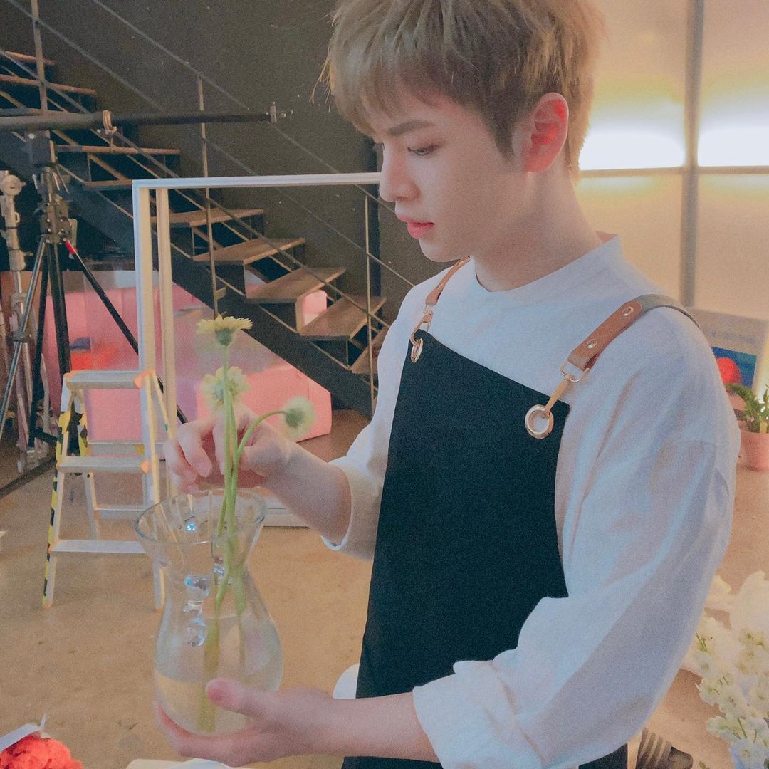 CRAVITY_GLOBAL's tweet photo. [PHOTO] 210326 — CRAVITY Instagram Update with #ALLEN ✨

Spring 🌸🥰

🔗: https://t.co/L4e0DRFA9W
⠀
#CRAVITY #ALLEN #C_DAILY #LUVITY #크래비티 #앨런 #throwback #CAFECRAVITY https://t.co/pGAjcUTwAG