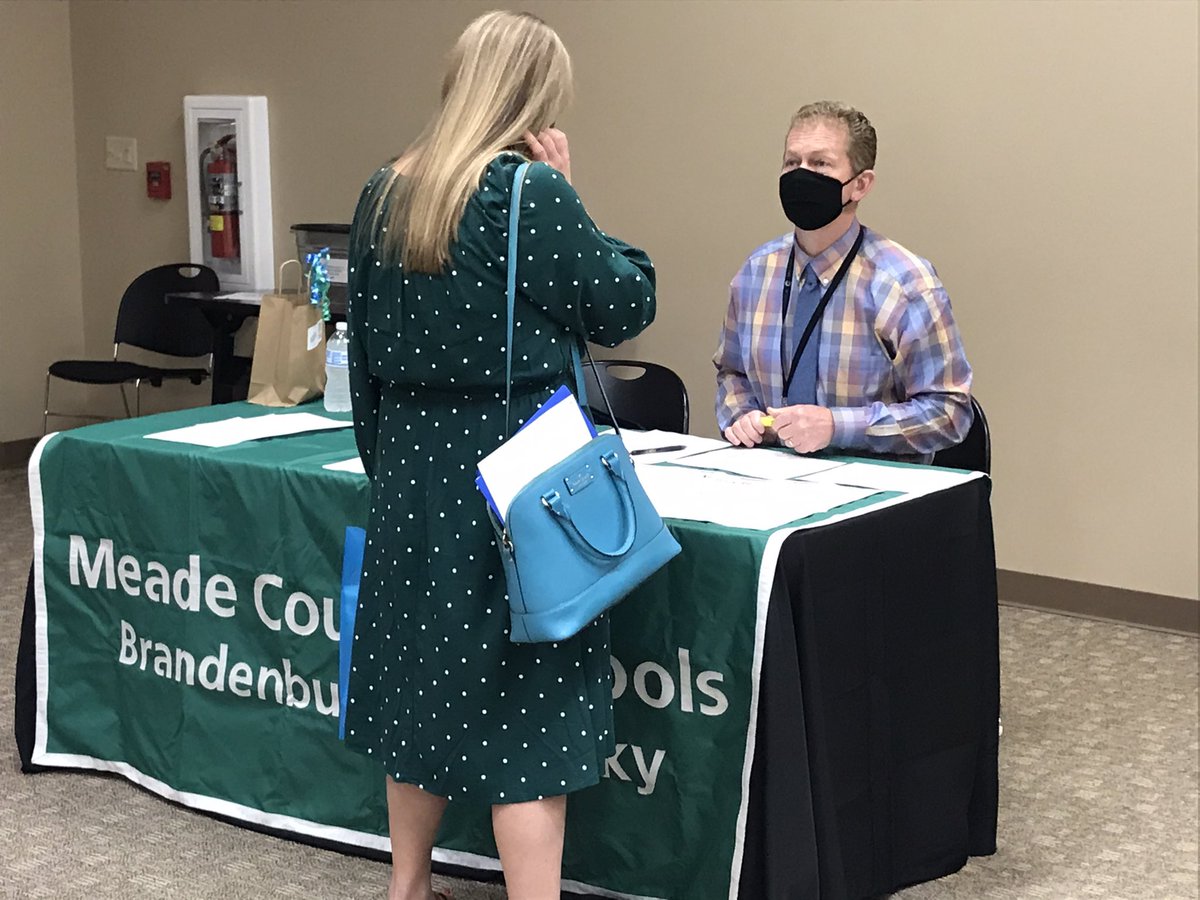 GRRECKY's tweet photo. We love having the @GRRECKY &amp; @WKUCEBS Job Fair - 150 Teacher Topper Candidates speaking with school districts...WIN-WIN!! 🙌 https://t.co/2ewZDF26CU