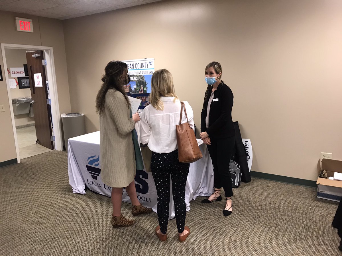 GRRECKY's tweet photo. We love having the @GRRECKY &amp; @WKUCEBS Job Fair - 150 Teacher Topper Candidates speaking with school districts...WIN-WIN!! 🙌 https://t.co/2ewZDF26CU
