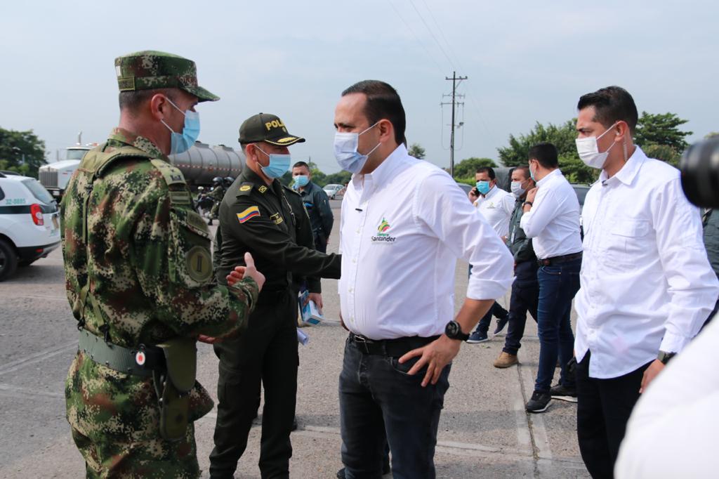 MAguilarHurtado's tweet photo. #AEstaHora En Cimitarra, en el corregimiento Palmas de Guayabito, lanzamos el plan 'Semana Santa Segura y con Autocuidado' con más de 2.500 policías para esta jornada. 

Entramos nuevamente a una Semana Mayor atípica por el COVID-19, sin embargo no podemos bajar la guardia. https://t.co/l7azGiNUsH