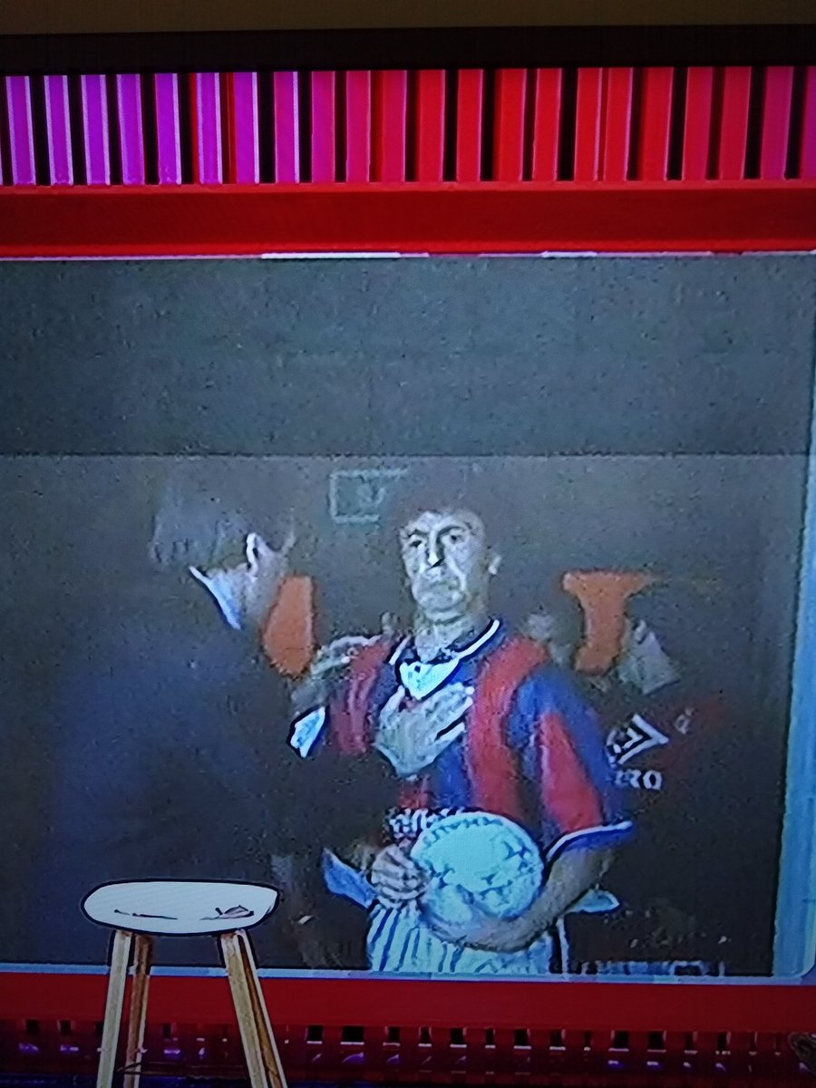 MatiasJPe's tweet photo. @PolloVignolo como le va a pegar esos cachetones 😂 https://t.co/PiTm2yAgDz