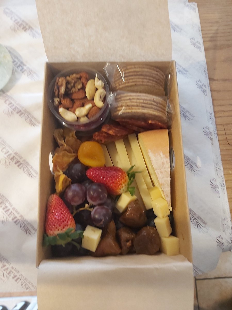 lecaveau2's tweet photo. Really lovely surprise by @KDFoodco thx alot guys ๐๐ #FridaySorted https://t.co/NthFBDA9q4