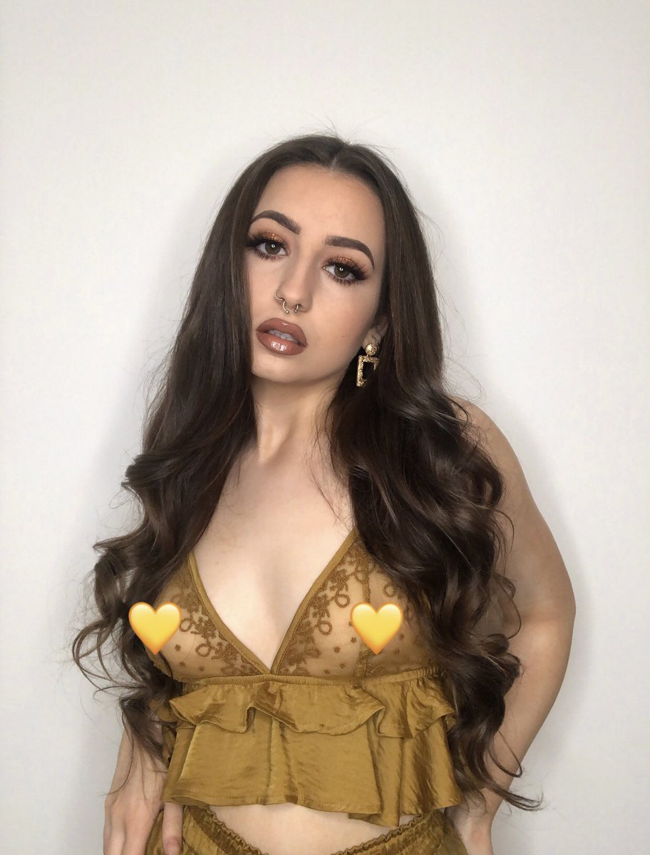 only_fans_promo's tweet photo. go sub to this baddie 🔥🔥🔥🔥
@ellensydney___ 

https://t.co/bSv75IavoR https://t.co/M94wWZLUqJ