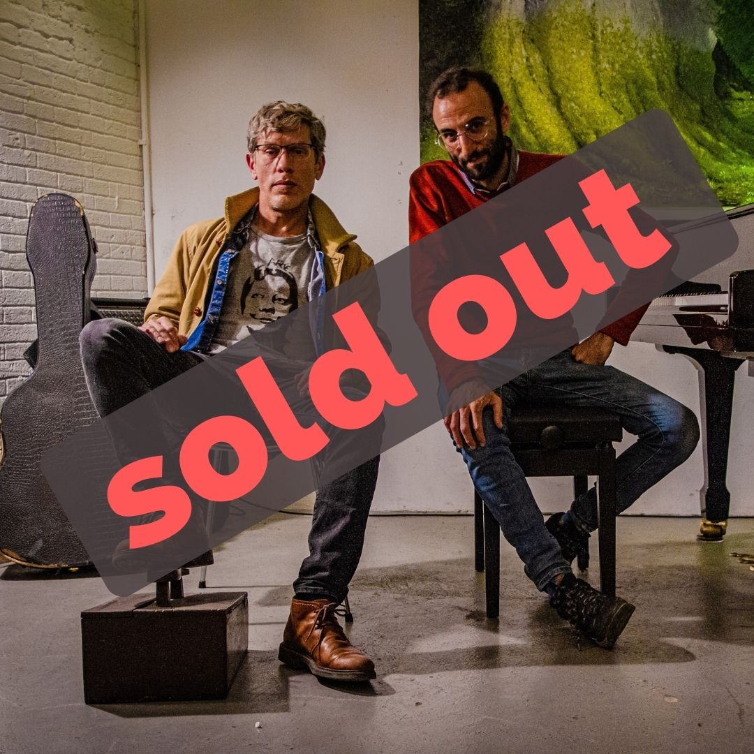 El que avisa no es traidor.... así que lamentamos deciros que ya se han vendido todas las entradas. 🎉

😍 Sus legiones de fieles las han comprado, pero bueno, si funciona tan bien a lo mejor habría que organizar otro, ¿Qué opináis?