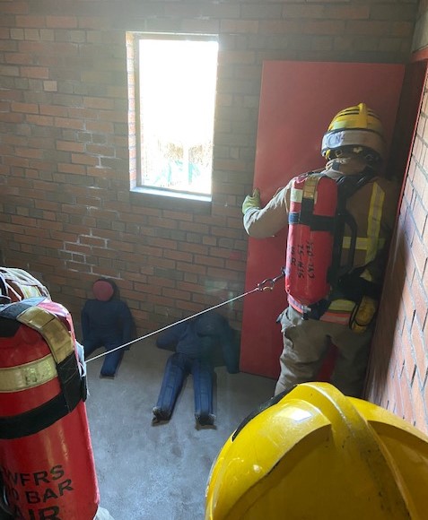Tyne_Wear_FRS's tweet photo. Our crews train so they are #ResponseReadyππ
Fire fighters from Green Watch at Sunderland Central Community Fire Station have been doing some Breathing Apparatus training.
The crews were re-enacting the rescue of a casualty under incident conditionsπ₯π₯
#TrainingToProtectYou https://t.co/XgpW9OVXPx