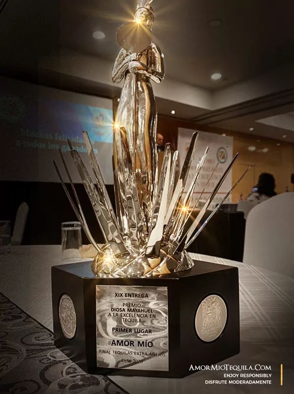 tequilamormio's tweet photo. Honrados de recibir el Premio Diosa Mayahuel a la Excelencia en Tequila otorgado por Academia Mexicana de Catadores de Tequila Vino y Mezcal, reconociendo a la clase #ExtraAñejo de #AmorMíoTequila como uno de los tequilas más finos del mundo. https://t.co/TIIi9zFPYx