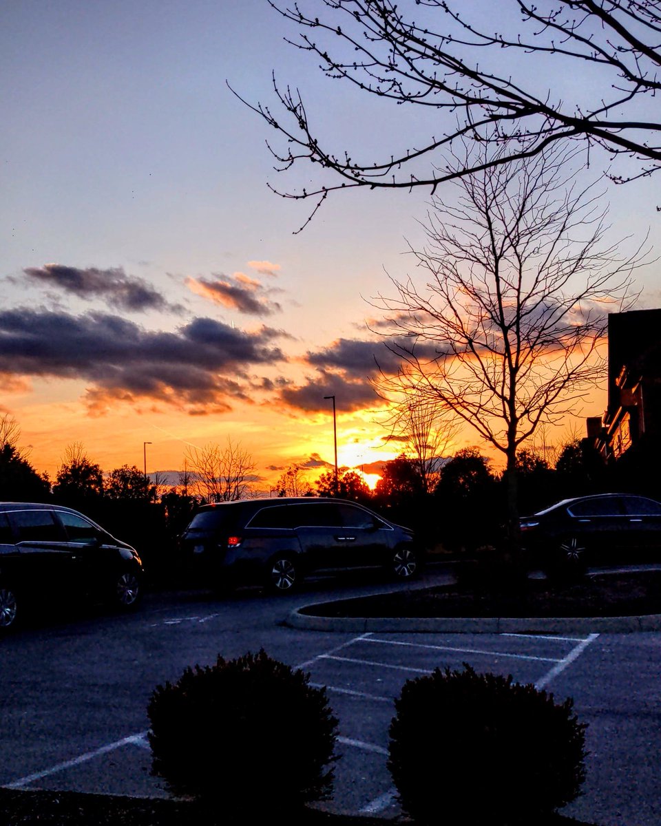 light_writer_'s tweet photo. Spring brings her beautiful sunsets.

#photography #naturephotography #nature #outdoors #sunset #sky #evening #lightwriter #editor https://t.co/X5R07whBxl