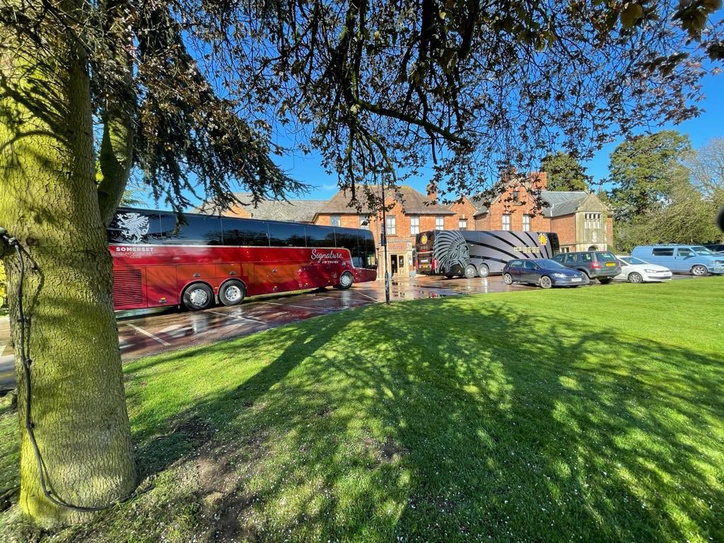 signature_vip's tweet photo. Coaches loading at hotel ready for short trip to @gloucesterrugby. Good luck boys! π #SignatureVIP #VIPTravel #ExeterChiefs @ExeterChiefs @Exeter_Hour @Devon_Hour https://t.co/anoJPGsYLq