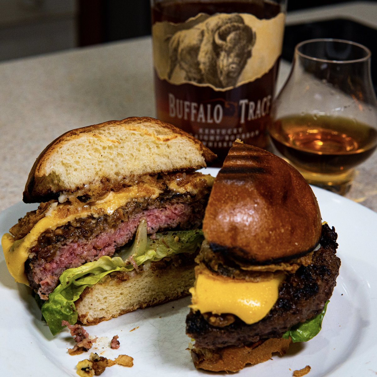ElFoodieBoricua's tweet photo. Talk about a delicious whiskey pairing. @buffalotrace with Alex's Fresh Kitchen #MambaBurger which won Orlando's Burger Week best burger.
#ElFoodieBoricua #AlexFreshKitchen #MambaBurger #buffalotracedistillery #Whiskey #Bourbon https://t.co/VESQ8LR0WS
