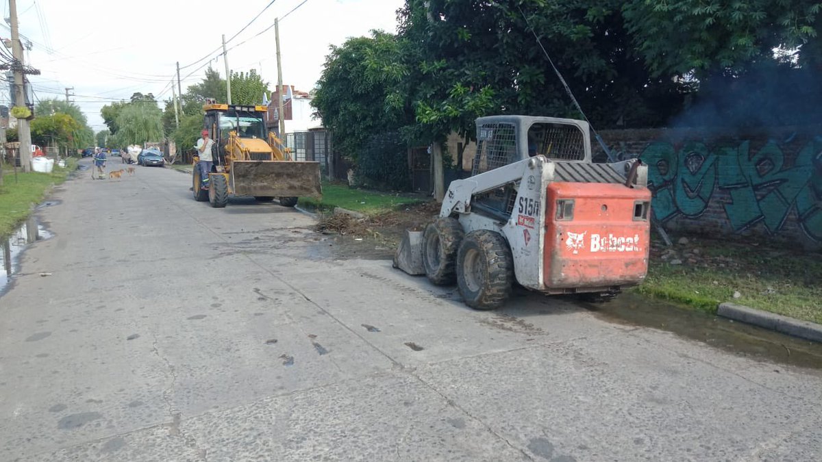TigreSPublicos's tweet photo. OPERATIVO DE LIMPIEZA EN TRONCOS DEL TALAR

Realizamos la limpieza de residuos sueltos y el retiro de montículos en Caseros y Alexis Carrel en Troncos del Talar.
#NosCuidamosEntreTodos https://t.co/ssTkB1prGA
