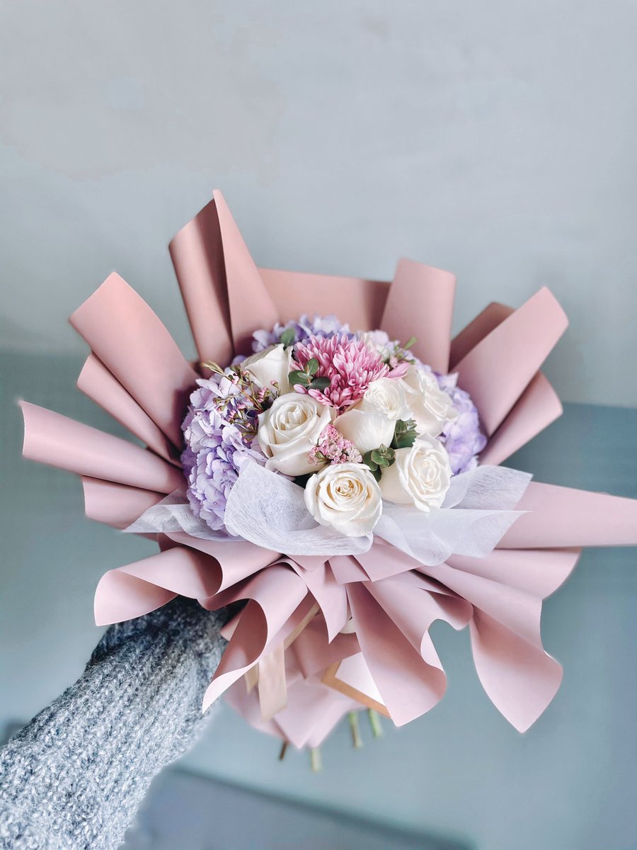 petaltique's tweet photo. 👩‍❤️‍💋‍👨👩‍❤️‍💋‍👩👨‍❤️‍💋‍👨 https://t.co/oonVzZF3Wp
