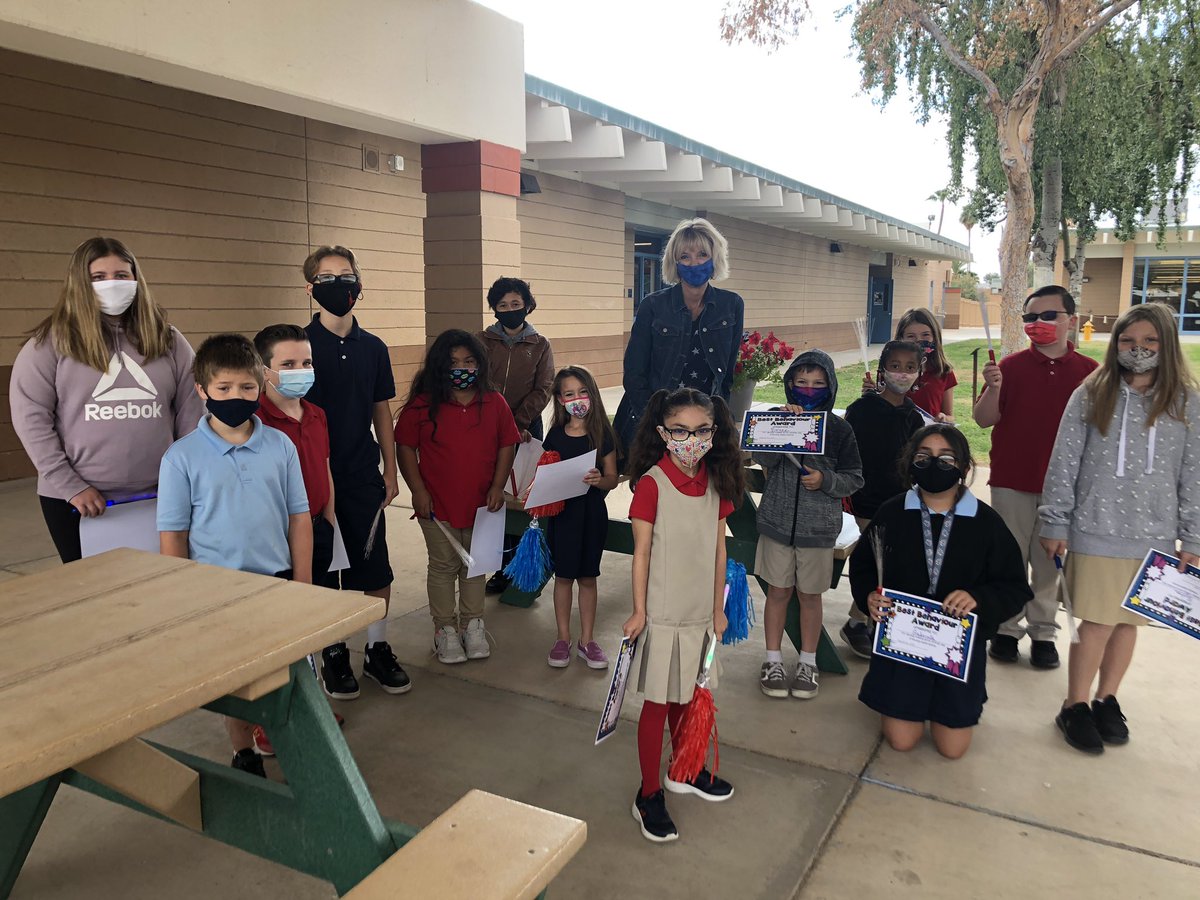 The #extraordinary students @TradAcadBellair who won our PBIS raffle for being Kind, Safe, and Responsible today! #PBIS #SEL <a href="/DVUSD/">Deer Valley Unified School District</a> #Silverhawks