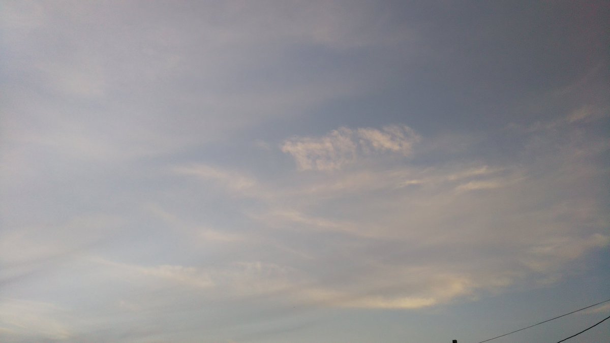 mi_mi1122's tweet photo. いろんな空…
#写真好きな人と繫がりたい 
#ファインダー越しの私の世界 
#空が好き
#雲が好き
#癒し
#空と心は繋がっています 
#写真で伝える私の世界 https://t.co/wFyM0Gs6mq