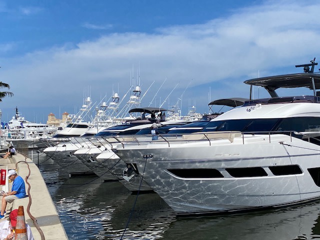IcomAmericaInc's tweet photo. The 2021 @pbboatShow Palm Beach Boat Show is off to a fantastic start, and we would like to thank all of our dealers for their support. Find out more about VHF radios, SSB, and AIS systems at the Icom booth before th... https://t.co/xKvMJ35hIC #acboatshow #boating #IcomEverywhere https://t.co/ypx7m5xBXp