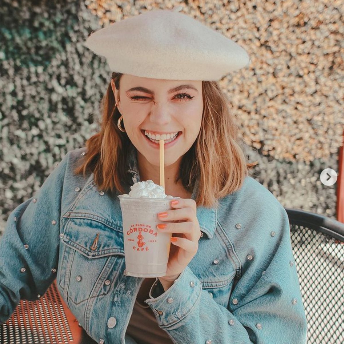 flordecordobamx's tweet photo. ✨¡Qué mejor empezar así tu viernes! Con nuestro delicioso Frappé Cookies 'N' Creme, como lo hizo @veyrasb.📸
Ahora ven por el tuyo a #LaFlordeCórdoba. ☕
#LFDCMiCafé #MiCafé #PonteCookies #CookiesInLove #MiEscape #ConsumeLocal #Hersheys https://t.co/apQoG2CxMs