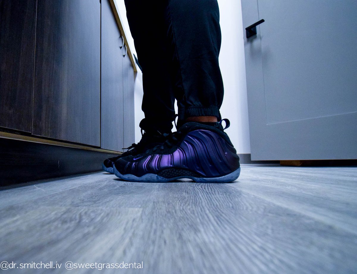 KingEx_IV's tweet photo. Recently someone asked how can I be the #sneakerdoc if I don’t post any sneaker pics?! 🧐 As a Meharrian, being a doctor/sneakerhead is the norm so I didn’t think to post them but here are some of the kicks I wear while making people smile again. https://t.co/RHNKKK3SFn
