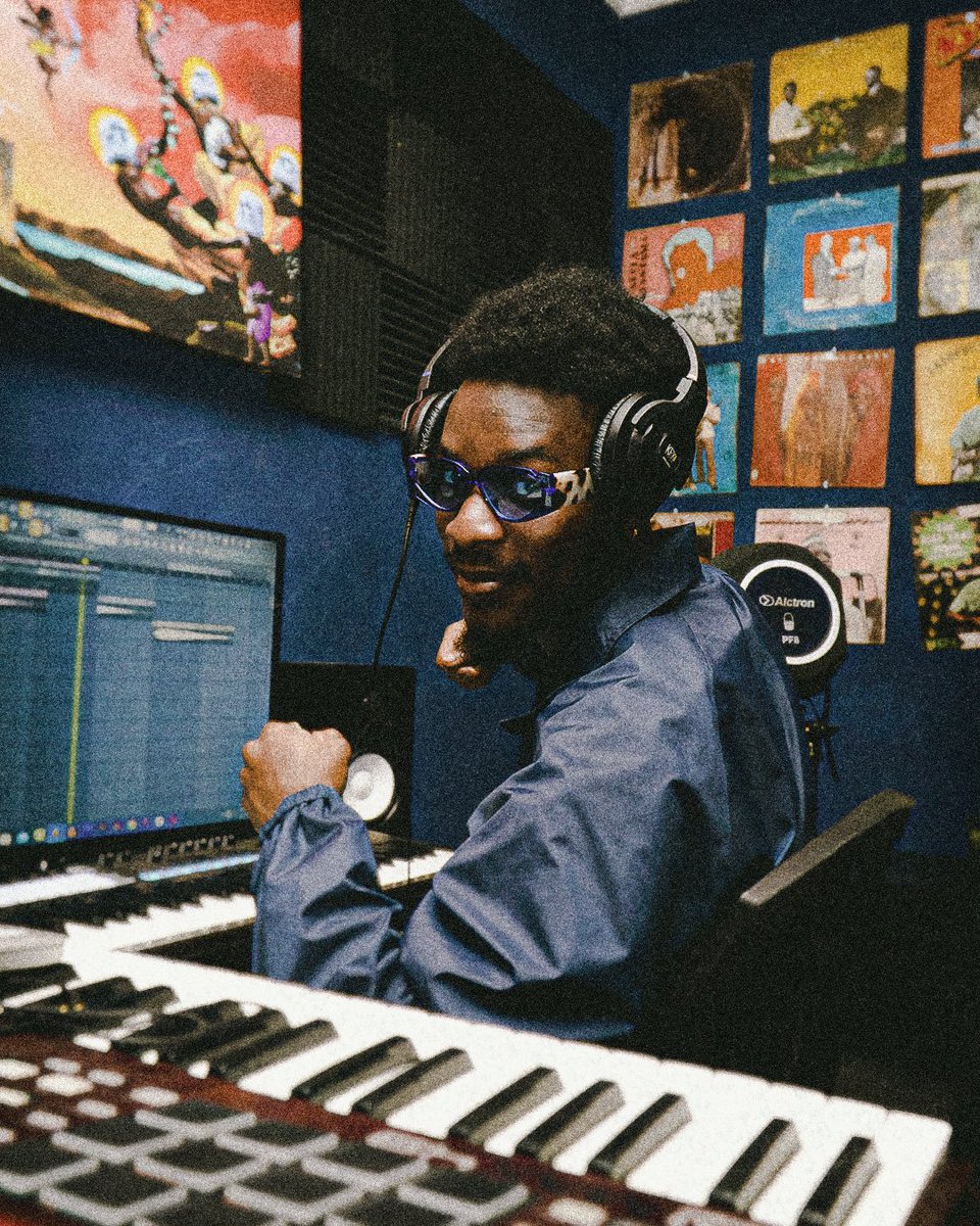 JinmiAbduls's tweet photo. From Little Lagos Studios to the world 🔊🌍🌟 https://t.co/BFWYB91rqh
