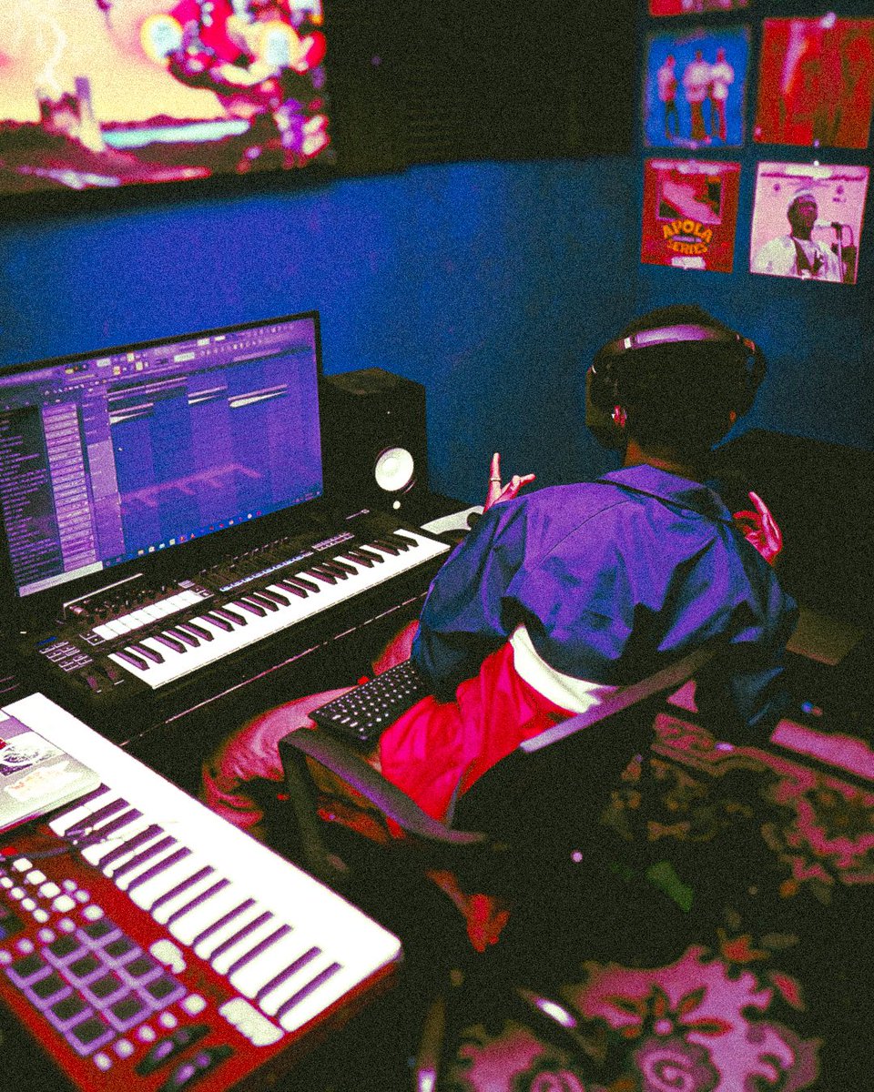 JinmiAbduls's tweet photo. From Little Lagos Studios to the world 🔊🌍🌟 https://t.co/BFWYB91rqh