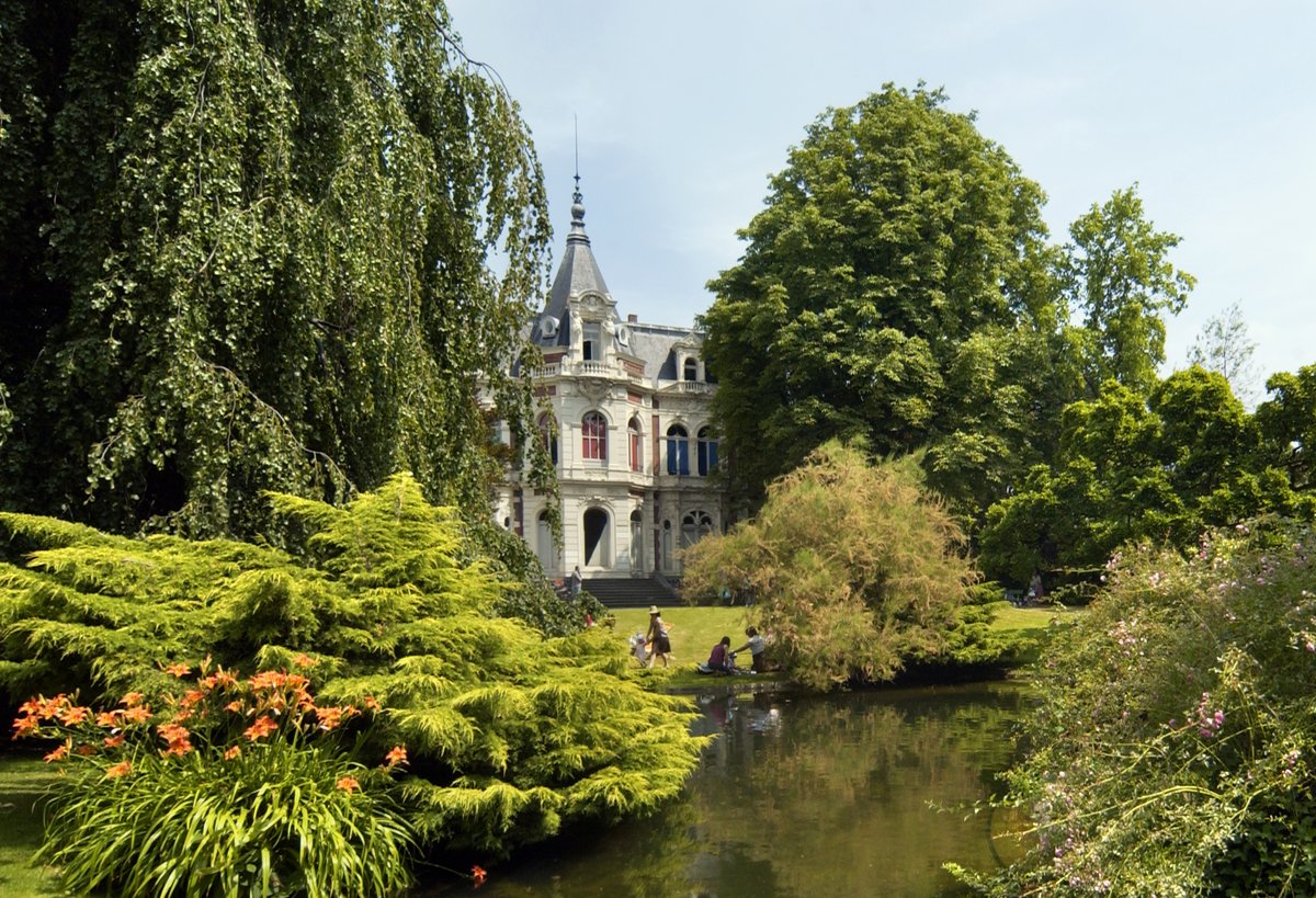 IloveRBX's tweet photo. Que faire dans ce fameux périmètre de 10 km autour de chez soi ? Idée numéro 1 : explorez les parcs et jardins de #Roubaix , on vous a concocté une petite sélection bucolique !
>> A retrouver ici, avec 5 autres idées https://t.co/vq29WkwA9a
#IloveRbx #HelloLille #HelloRoubaix https://t.co/I6UgdpUDVw