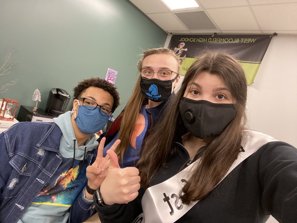 avabell112's tweet photo. Class color day :) #WBWinterfestWeek https://t.co/OOeC04Eznx