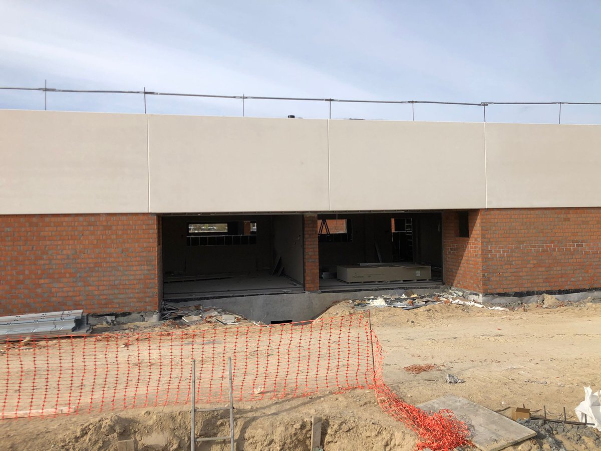 AMPANuriaEspert's tweet photo. La obra del CEIP Nuria Espert sigue avanzando para acoger a todos los alumnos en septiembre de 2021. Pero no olvidemos que necesitamos listo el edificio de primaria para septiembre de 2022 @educacmadrid #sosceipnuriaespert #licitacionya #fase2 https://t.co/gpZ8yAsRe7