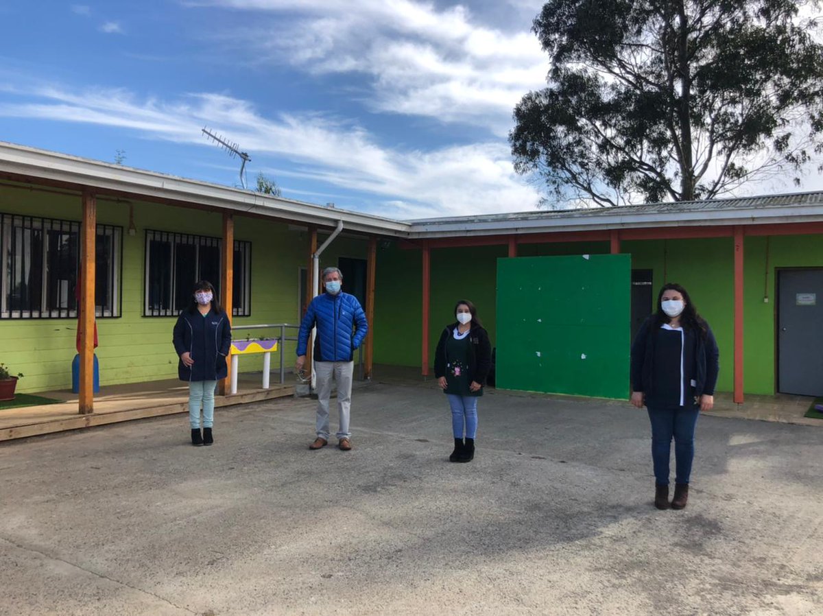 SLECostaArauca1's tweet photo. 🗒 #NotasSLEPCA
Escuelas públicas de Nueva Imperial inician clases presenciales tras avanzar a fase dos en el plan paso a paso. 🏫💪💻
Esta semana, comenzaron sus actividades presenciales las escuelas públicas de El Crucero, La Araucaria y próximamente la escuela Arenas Blancas. https://t.co/JM9mgkMNBM