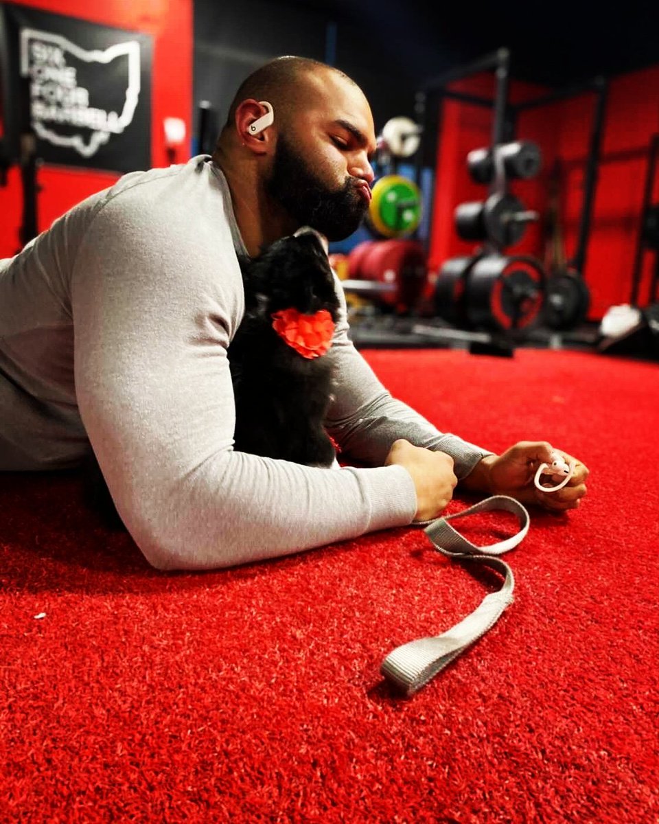 Dmincanhercules's tweet photo. Puppy love 🐶❤🦍
*
*
*
*
*
*
@caleb.moore71
📷: @claircrawford
@614barbell_
#dmnicanhercules #platanopower #dominican #dominicano #puppylove #puppiesofinstagram #fridayvibes #love #menwithbeards #dogsofinstagram #cute #cutedogs #betweensets #dude #lightskin #kiss https://t.co/pFDO4gdLYL