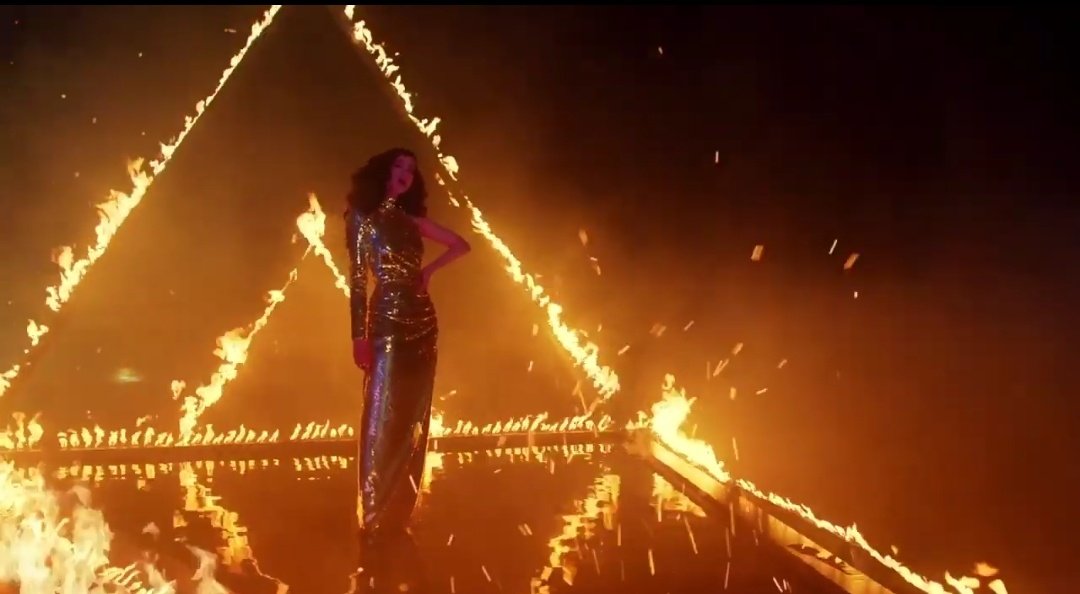 grqthy's tweet image. the power YOU hold
@SofiaCarson
INFINETELY grateful w you for giving the world this MASTERPIECE!!!
#foolsgold ♥️🔥