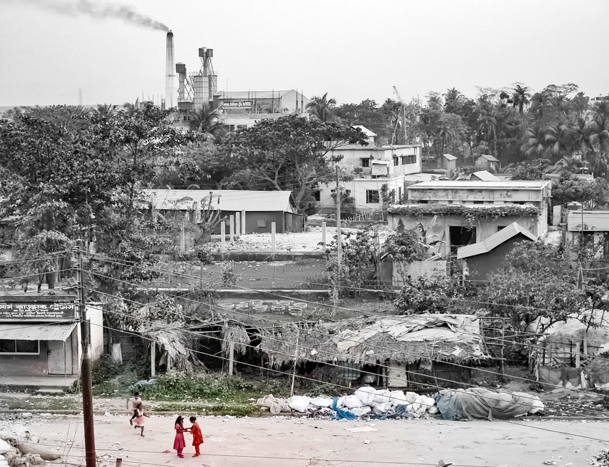 irfanshakilthe1's tweet photo. Life is more colourful here!!
.
.
Rapid urbanisation blackish the #cityenvironment & #cityscape as well as the #citylife
.
#impact of #urbanisation
#challenges for a #healthycity
.
#URBANRESEARCH
#sustainability
.
@SHLC_Cities @SHLC_BD https://t.co/tNkVpnc9wr