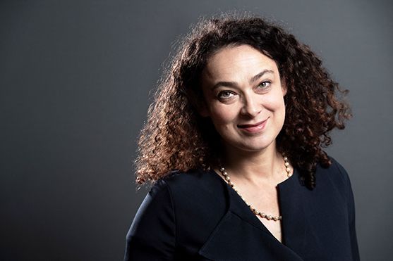 LaCroix's tweet photo. @fcheyrou Delphine Horvilleur : « Face à la mort, la seule arme qu’il nous reste, c’est de mettre des mots »

👉 @rabbidelphineH raconte combien rendre hommage à un être, familier ou inconnu, fait toujours appel à ce qu’il y a de plus enfoui en nous.

https://t.co/2S7HyrPzMG https://t.co/bvvKbRVFNU