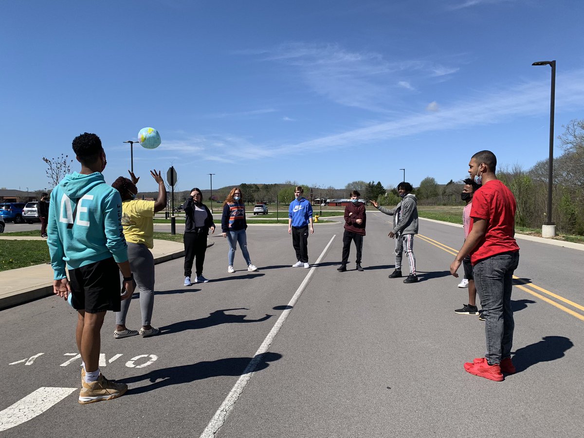 MsMckinny_'s tweet photo. Sometimes you just have to get outside & get some vitamin d with your students! They worked hard on their EOC packets & were rewarded with outside time! ๐ #SpringBreakEve https://t.co/9D8mCbXvb3