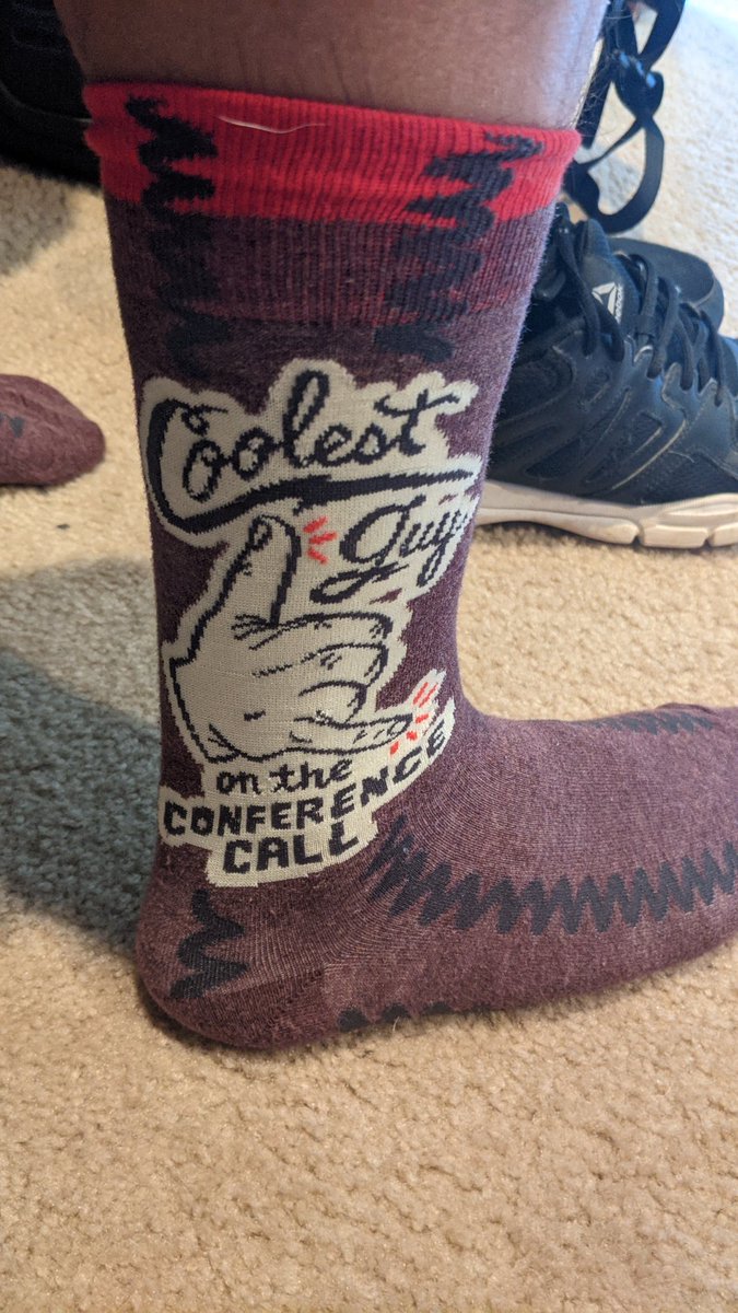 pedrogk's tweet image. ¿Cómo ven esta opción de calcetines para usar durante #DataDays? Un regalo de mi familia que no deja pasar oportunidad para trolearme.