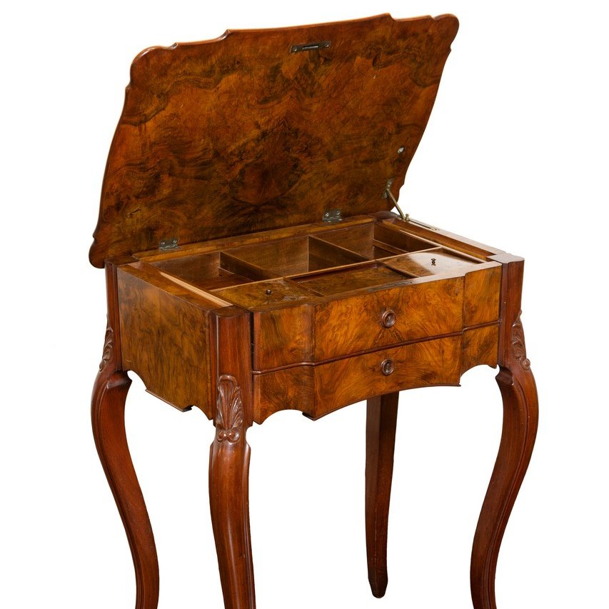 Our latest online auction is open for bidding, and among the highlights is this late 19th century burr walnut sewing table.
(burr walnut sewing table, est. $300-500)
#auction
#antiques
#auctionfinds
#auctioneers
#maynardsfineart
#silver
#decorativearts
#sculptures
#auctionhouse