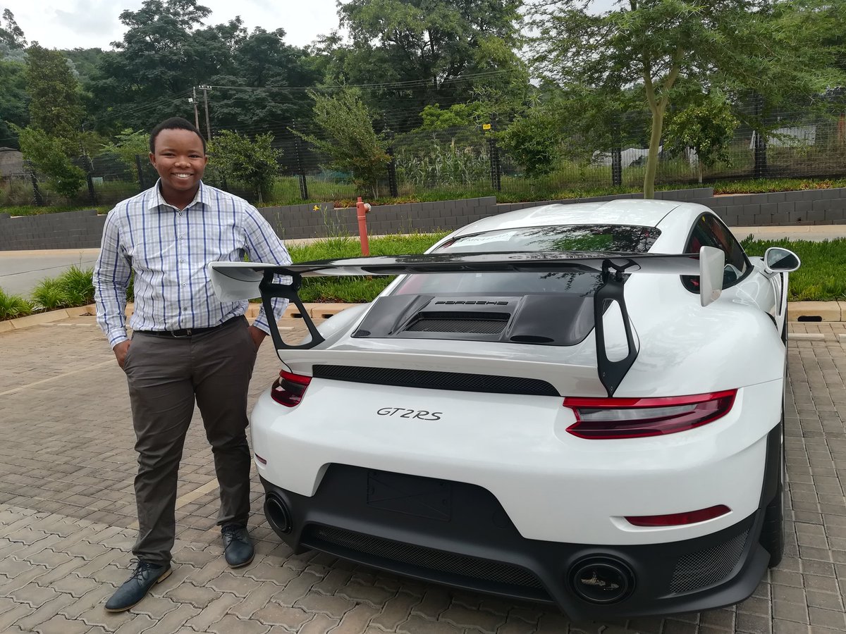 NamedMini's tweet image. 3 years ago, I got to see one of the first few GT2RS' arrive at the local Porsche Centre.
Today, thanks to @Motor_Magnet, I got to be a passenger in an insane GT2RS. I cannot begin to describe the experience, other than to question what the GT department were thinking 🤣