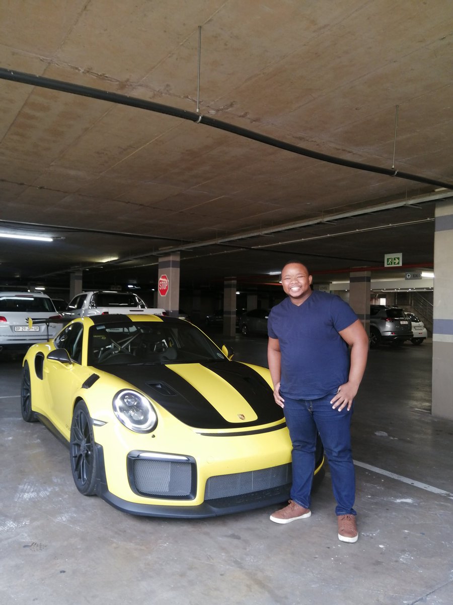 NamedMini's tweet image. 3 years ago, I got to see one of the first few GT2RS' arrive at the local Porsche Centre.
Today, thanks to @Motor_Magnet, I got to be a passenger in an insane GT2RS. I cannot begin to describe the experience, other than to question what the GT department were thinking 🤣